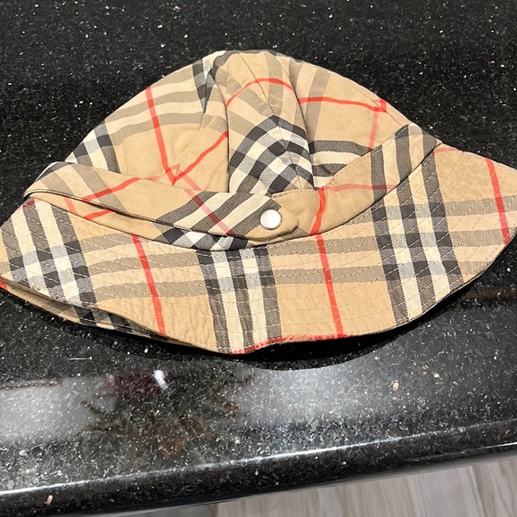 BURBERRY HAT - Picture 1 of 3